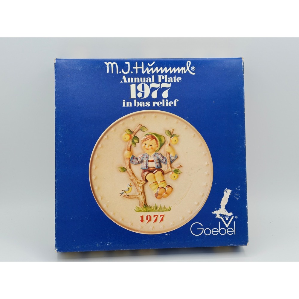 Goebel MJ Hummel 1977 Annual Plate Apple Tree Boy Bas Relief Hum 270 W Germany
